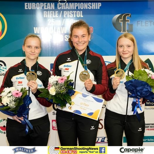 Gold-Mannschaft Juniorinnen KK-Dreistellung EM 2022